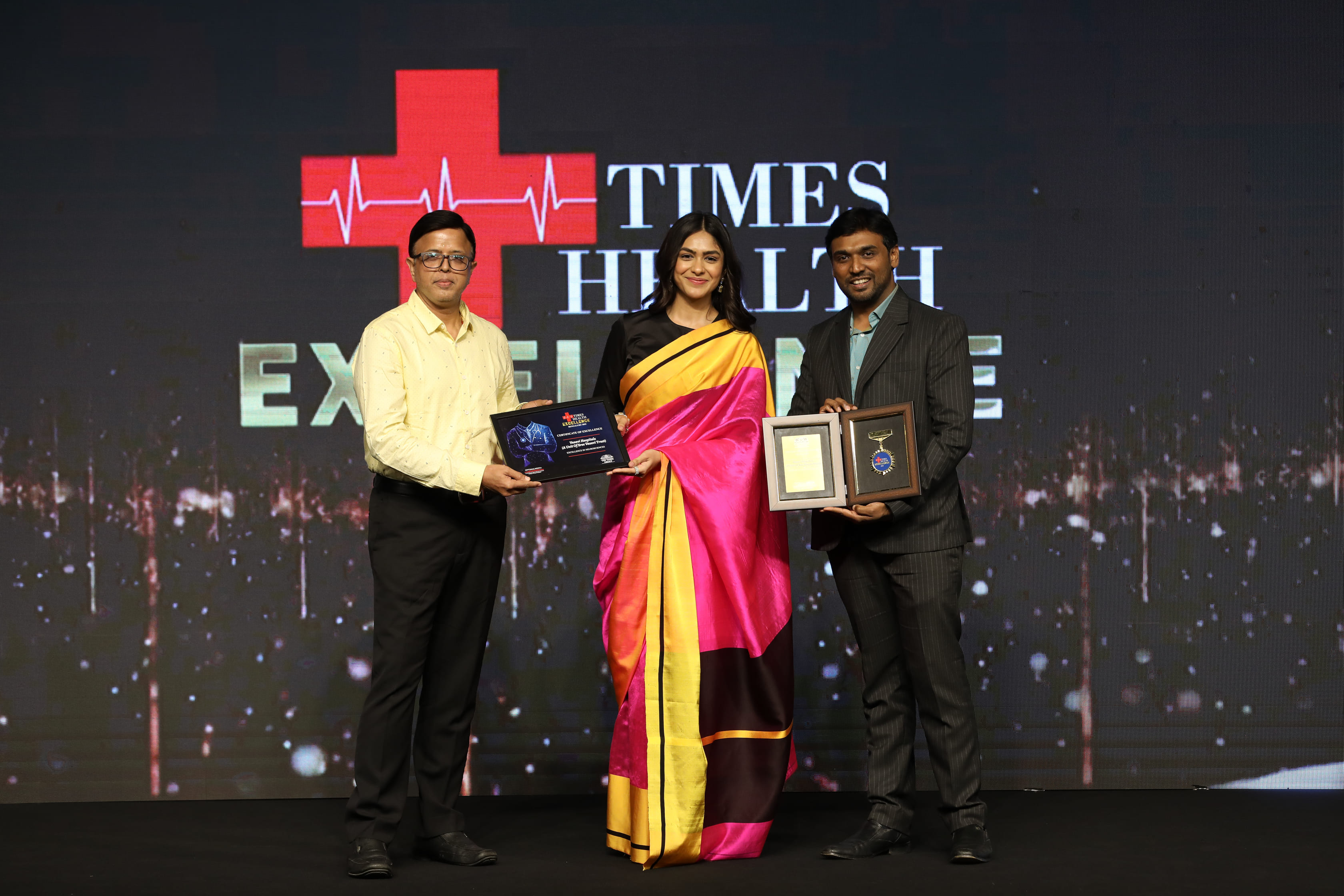 Award presentation to Vasavi Hospitals Bangalore at the Times Health Excellence Awards.