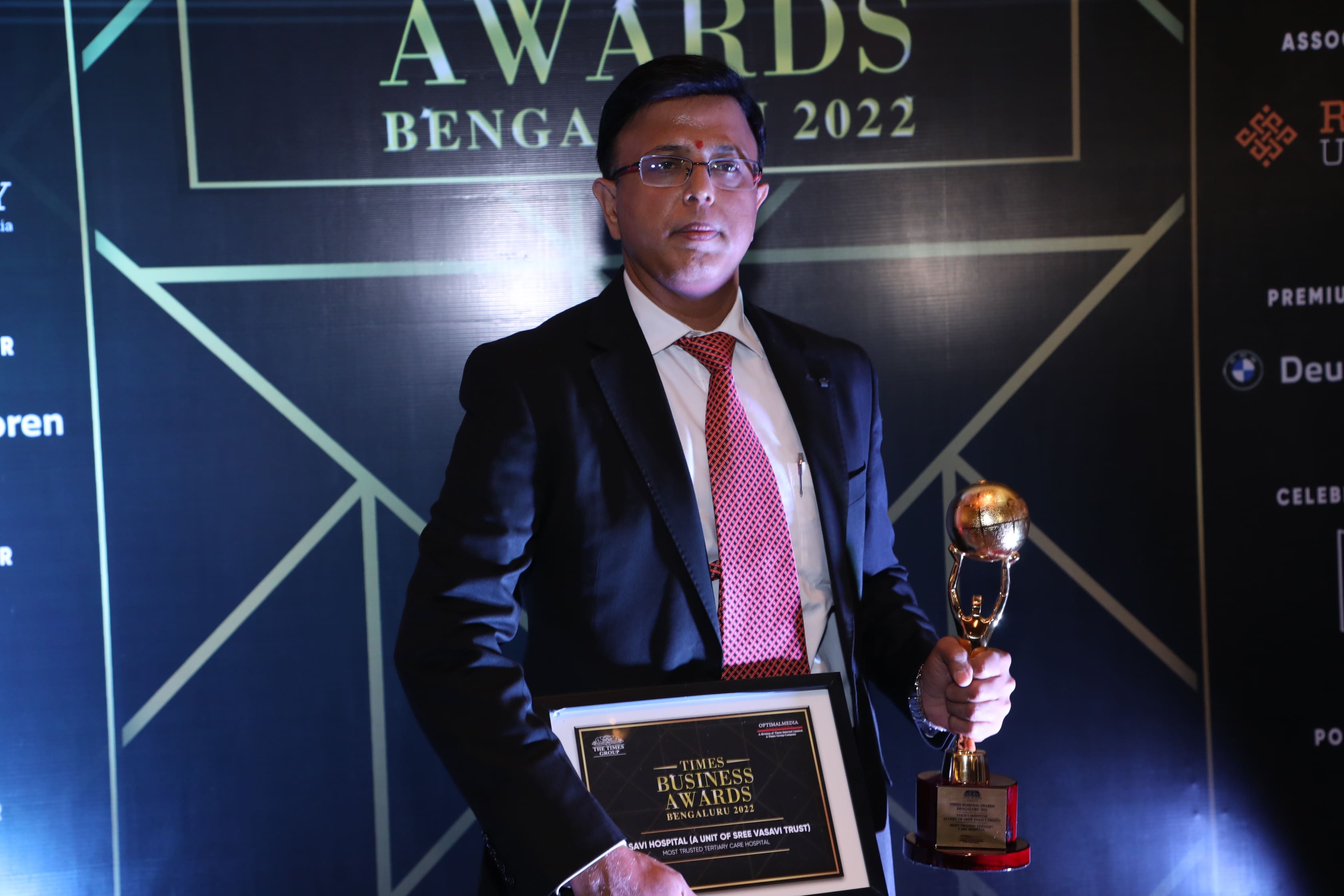 Vasavi Hospitals Bangalore honored on stage at the Times Health Excellence Awards 2022.