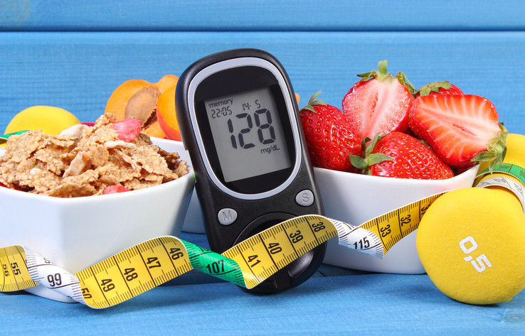 Healthy food and blood sugar monitoring support diabetes care at Vasavi Hospitals in Bangalore.