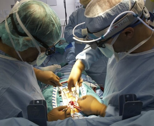 Surgeons performing advanced minimally invasive surgery at Vasavi Hospitals in Bangalore with precision and care.