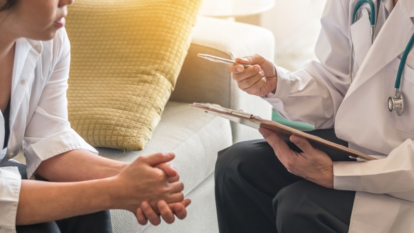 Oncologist at Rashtrotthana Hospital providing personalized consultation for cancer patients.