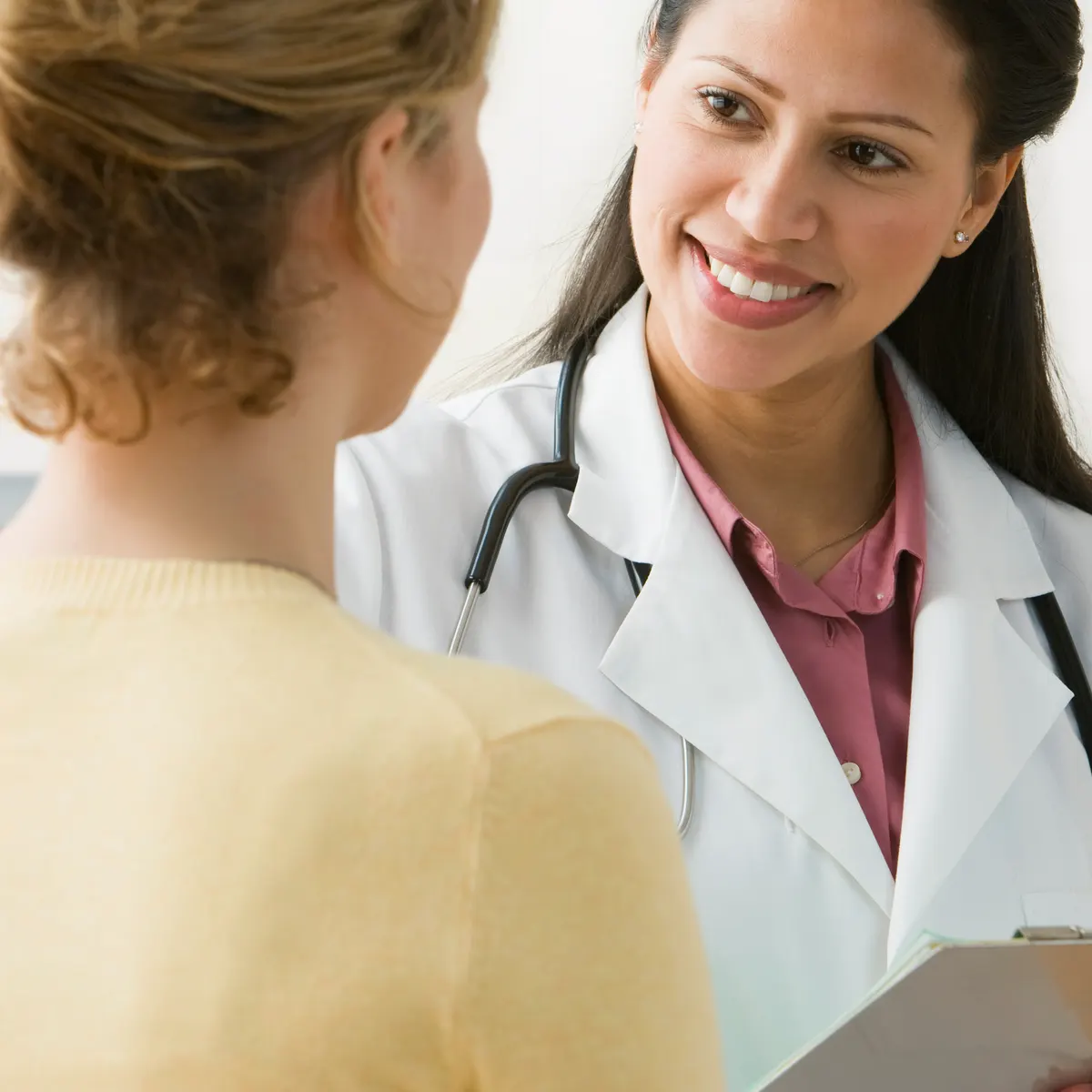 Smiling oncologist at Rashtrotthana Hospital consulting patient with care and cancer treatment advice.