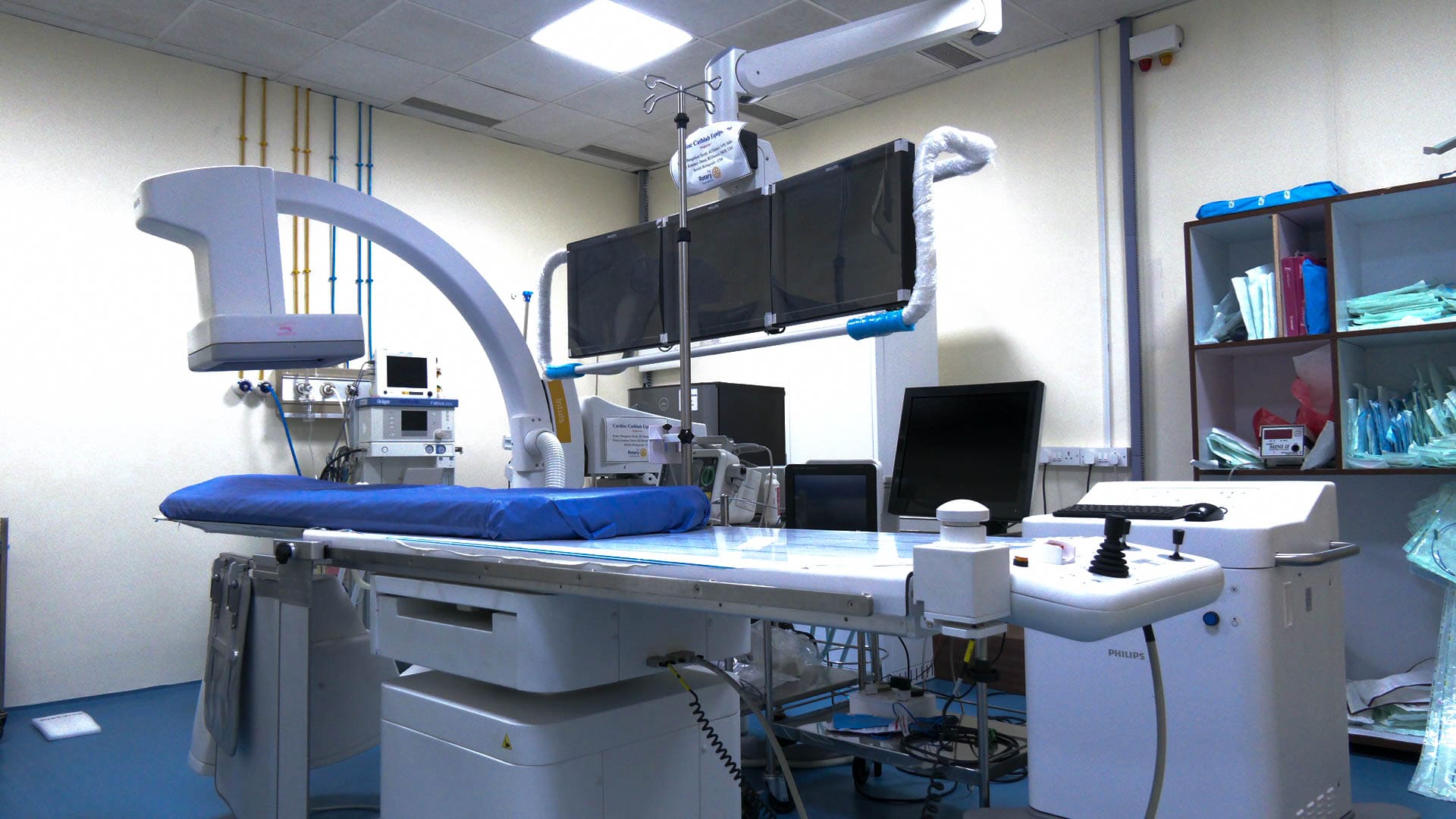 Exterior view of Vasavi Hospitals Bangalore providing advanced multispecialty healthcare services.