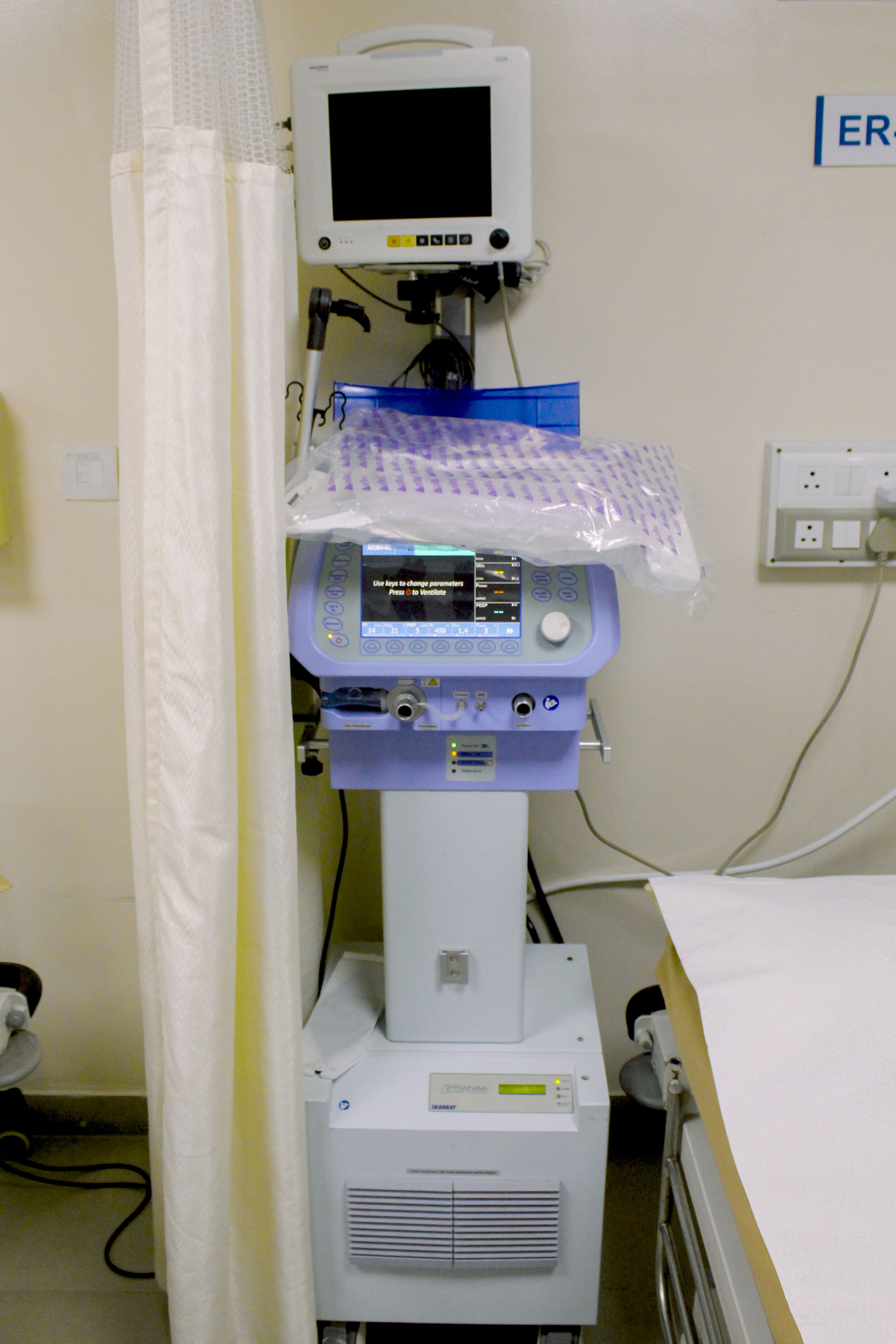 High-tech medical imaging and navigation system at Vasavi Hospitals Bangalore for precision surgeries.